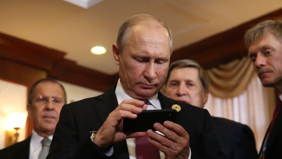 Russian President Vladimir Putin attends the APEC Summit in VietnamDA NANG, VIETNAM - NOVEMBER 10: (RUSSIA OUT)  Russian President Vladimir Putin (C) holds an iPhone as his spokesman Dmitry Peskov (R) looks on prioir to a bilateral meeting with Philippines President Rodrigo Duterte (not pictured)  at the APEC Leaders Summit on November 10,2017 in Da Nang, Vietnam. Russian President Vladimir Putin has arrived to Vietnam to attends the APEC Leaders Summit. (Photo by Mikhail Svetlov/Getty Images)Mikhail Svetlov