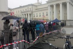 Warszawa. Kolejka ciągnie się przez kilka ulic. Nie wszyscy zdążą się zaszczepić