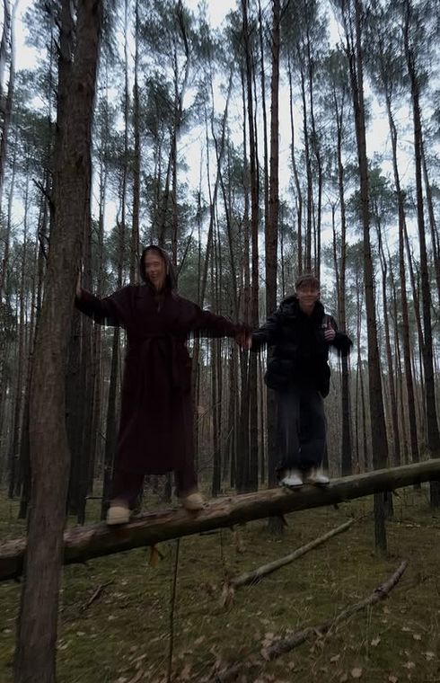 Roksana Węgiel na spacerze z Kevinem, bratem i pasierbem