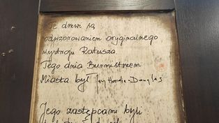 Szczecinek: Trwa wymiana drzwi wejściowych w ratuszu. Ukryto w nich kapsułę czasu
