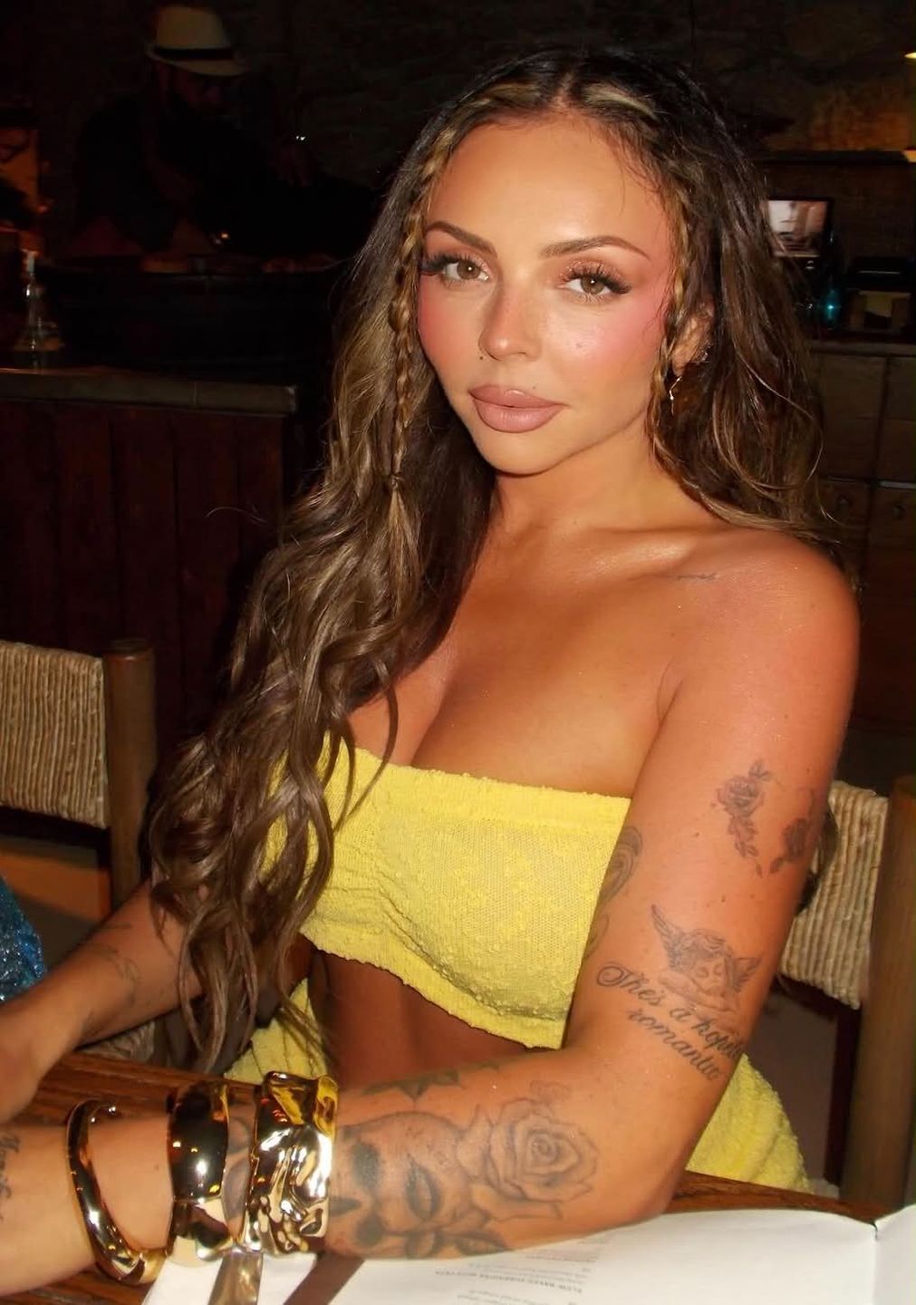 Jesy Nelson pokazała gorsety ortopedyczne córek