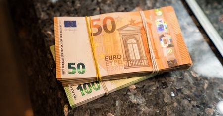 Kursy walut NBP 13.08.2021 Piątkowy kurs funta, euro, dolara i franka szwajcarskiego