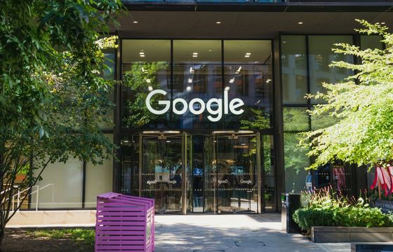 Wielka Brytania chce ograniczyć dominację Google'a. Nowe przepisy mają dać wydawcom większą kontrolę nad AI