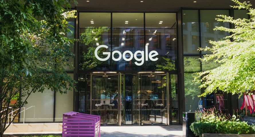 Wielka Brytania chce ograniczyć dominację Google'a. Nowe przepisy mają dać wydawcom większą kontrolę nad AI