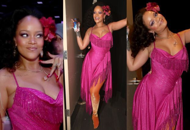 Rihanna chwali się dorodnym biustem za kulisami Grammy