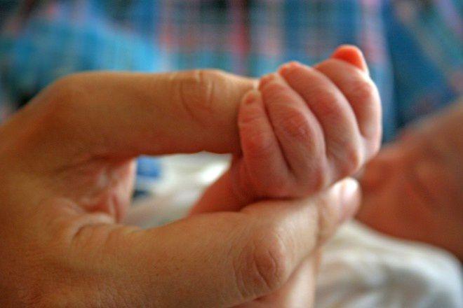 Najstarsza matka w Australii urodziła dziecko w wieku 63 lat