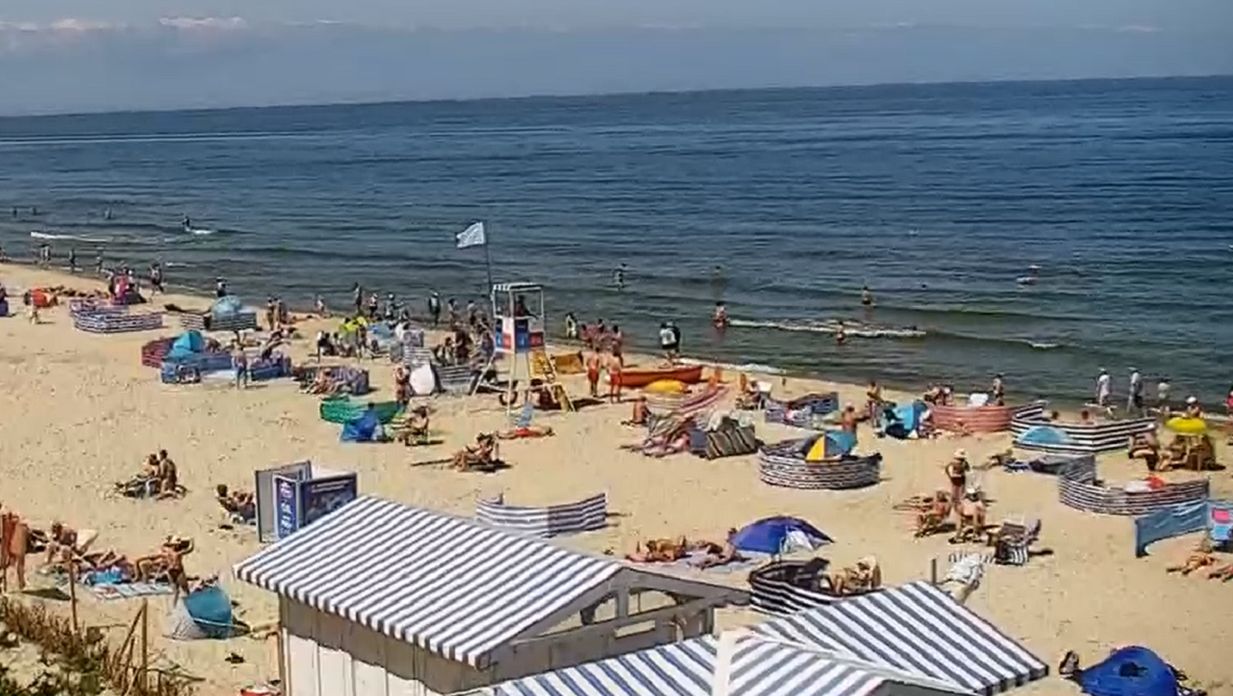 Ujęcie plaży w Krynicy Morskiej. Godz. 12