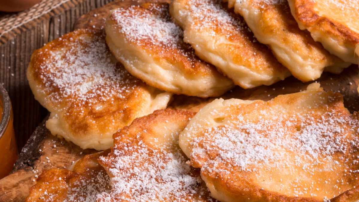 Racuchy na maślance ze śliwkami są lepsze niż te z jabłkami