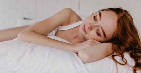Sen a zdrowie hormonalne – jak mierzyć i wspierać jakość snu w życiu dorosłej kobiety?