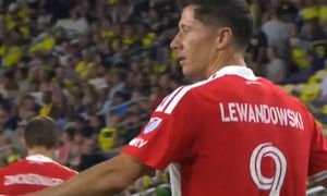 Bezradny Lewandowski tylko rozkładał ręce. Wymowna reakcja na grę kolegów