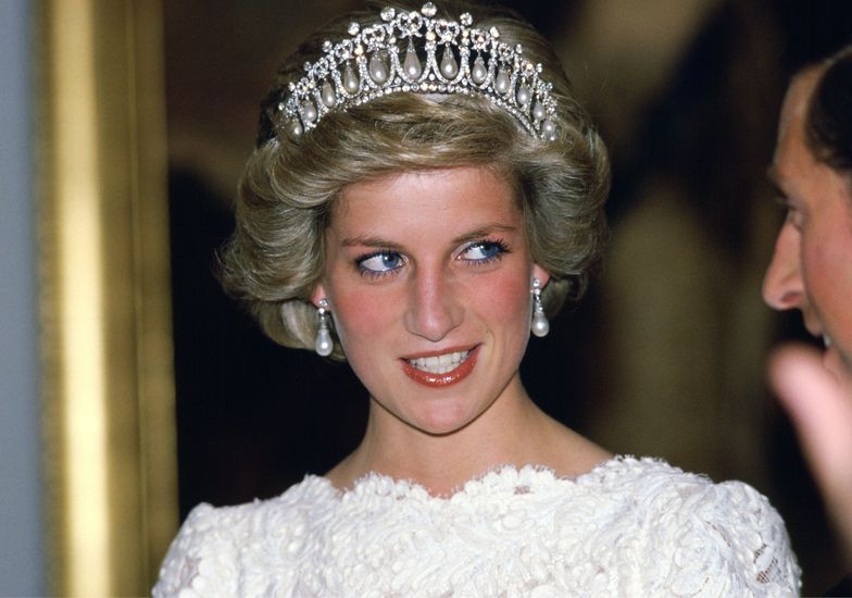 Tak się prezentuje Elizabeth Debicki jako księżna Diana. Pierwsze zdjęcia z planu