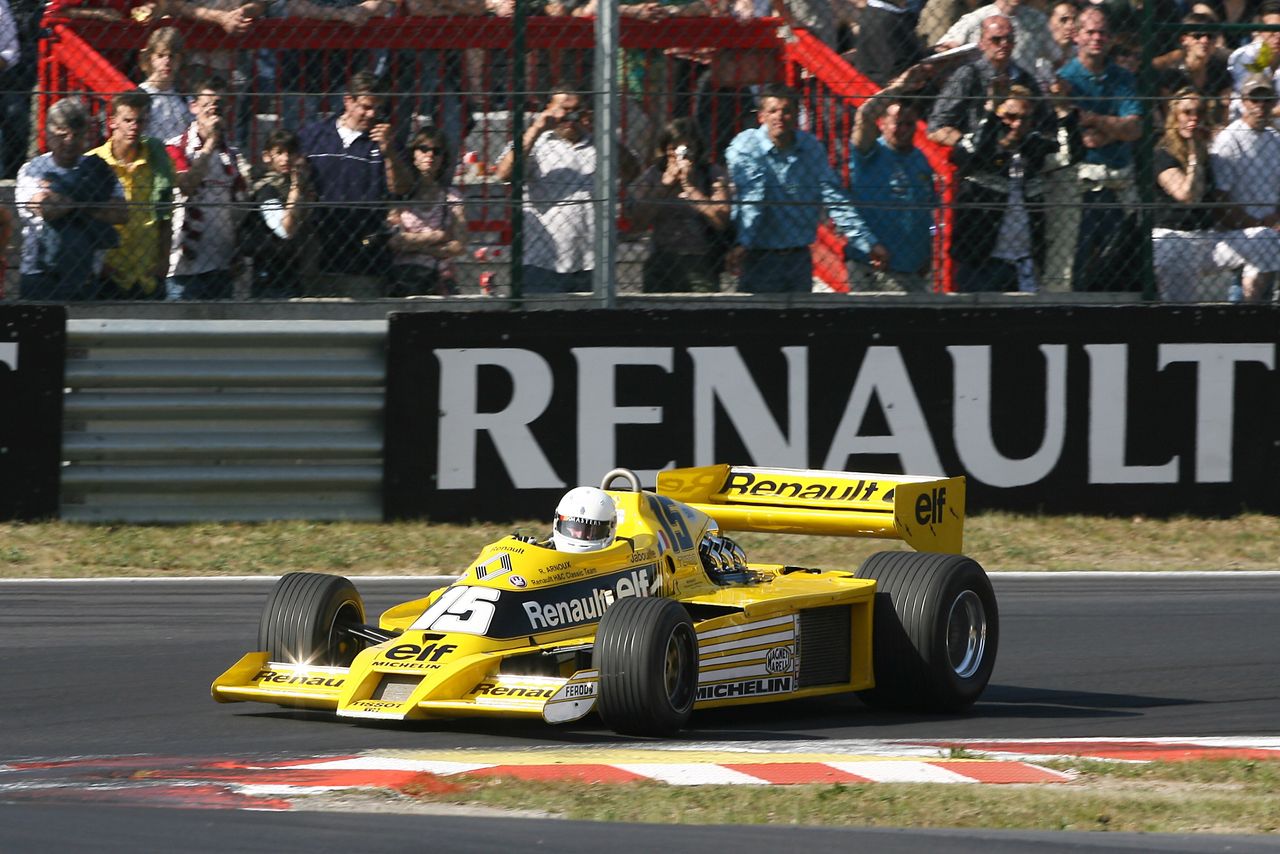 Renault RS 01 - pierwszy bolid Formuły 1 z turbodoładowaniem, który czekał dwa lata na tryumf.
