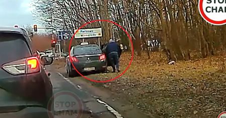 Tak zakończył podróż taksówką. Kierowca się z nim nie cackał
