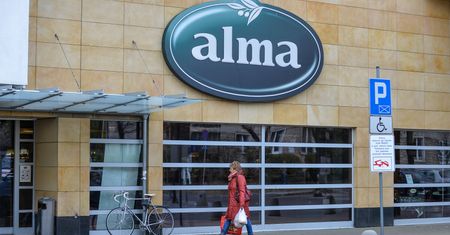 KNF uchyliła decyzję wobec marketów Alma, ale nałożyła kolejną karę