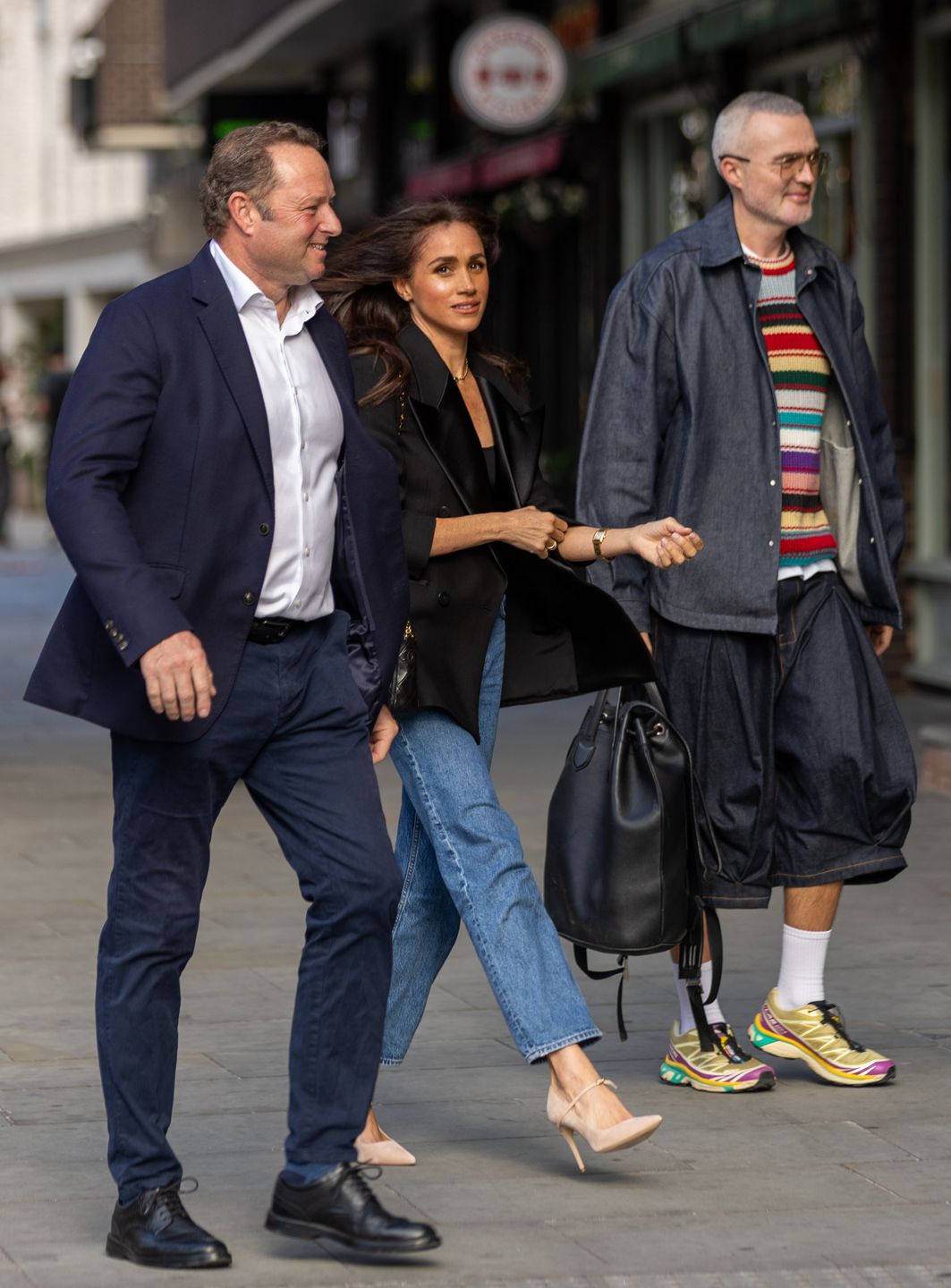 Meghan Markle popyla po Londynie w towarzystwie znanych znajomych