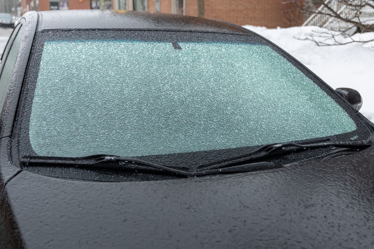 Świetny sposób na zmarznięte szyby