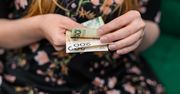 Kiedy rodzice mogą liczyć na przelew? ZUS przypomina o 800+