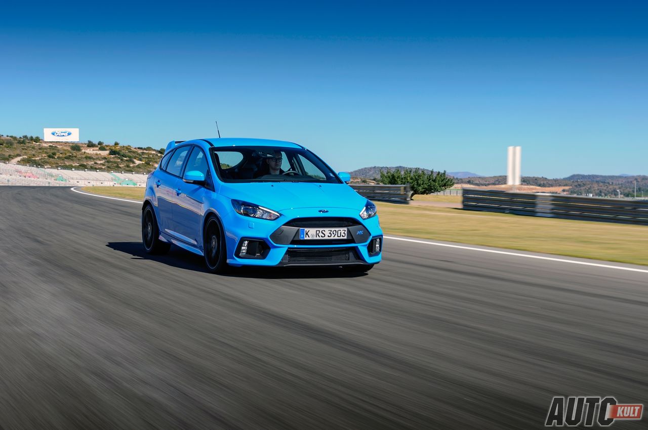 Ford Focus RS na torze, czyli w swoim żywiole.