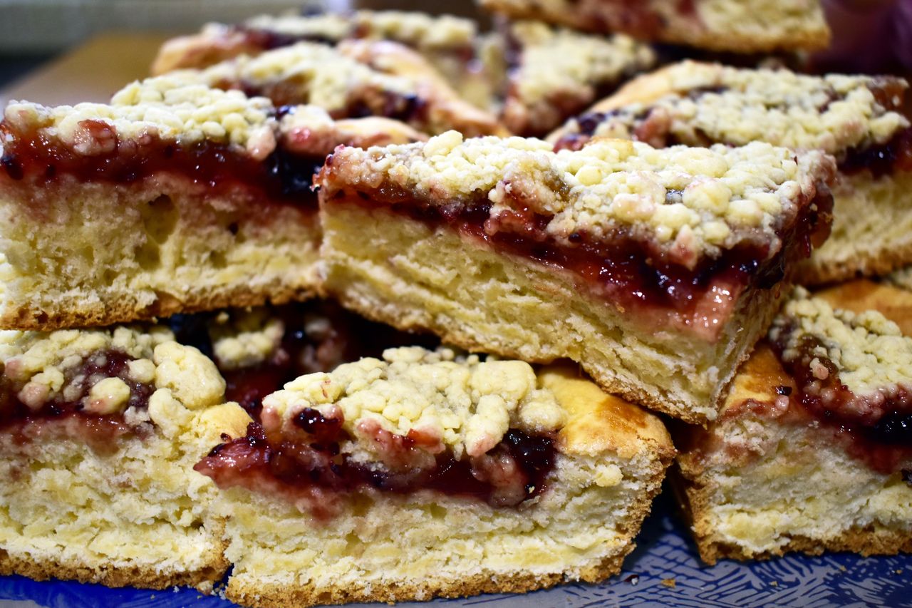 Quick and easy spoon-mixed cake: Your new dessert hero