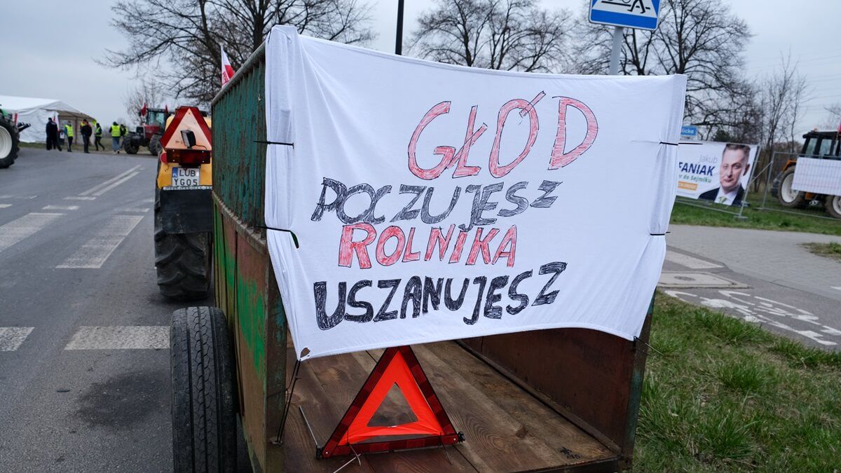 Protest rolników w Lublinie na skrzyżowaniu Zemborzycka - Osmolicka - Żeglarska