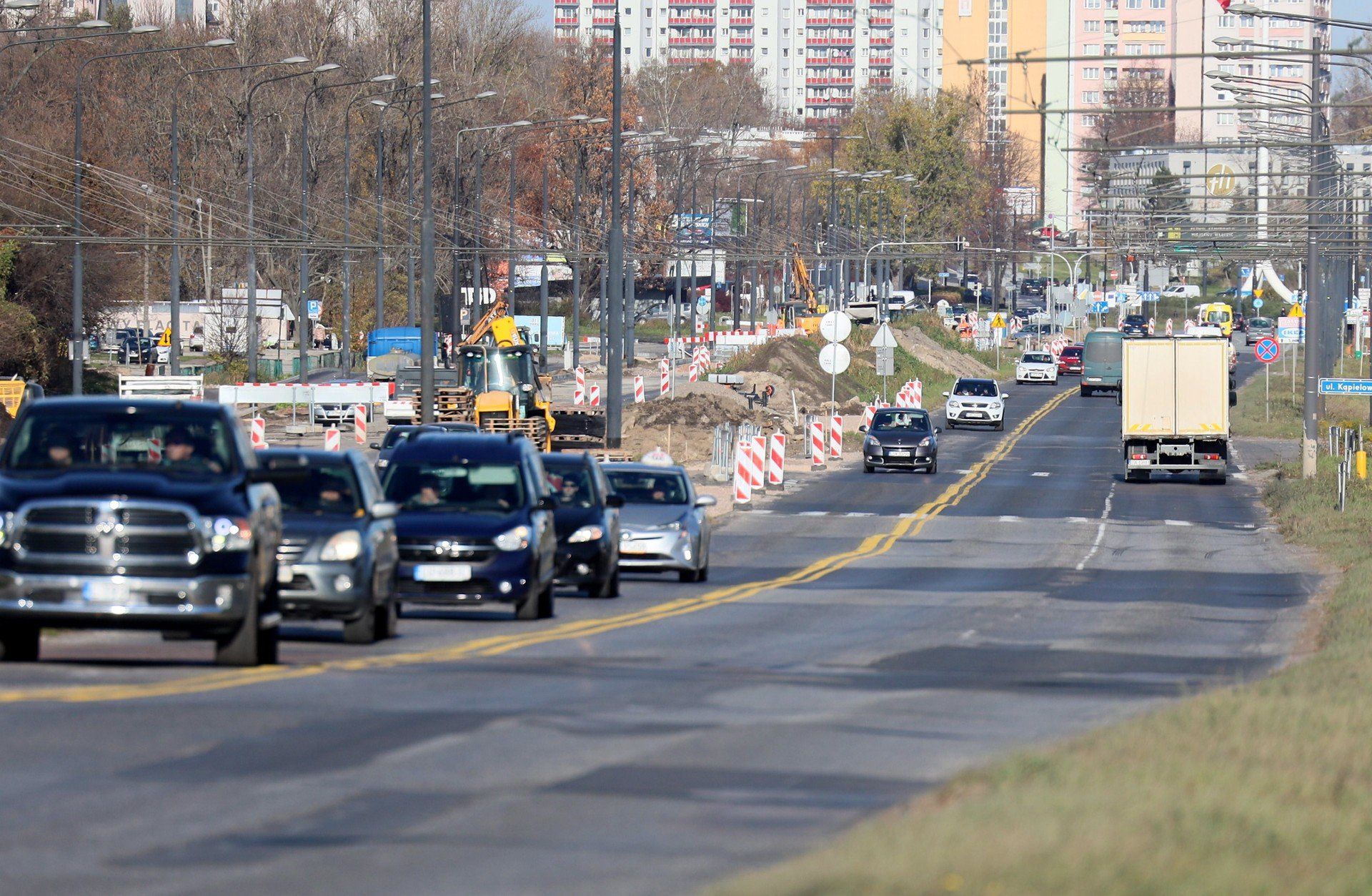 W połowie listopada mają ruszyć prace przy budowie nowego mostu na Bystrzycy. To przeprawa w ciągu al. Unii Lubelskiej. Przebudowa arterii trwa od czerwca. Wykonano 10 procent prac zaplanowanych w ramach inwestycji.