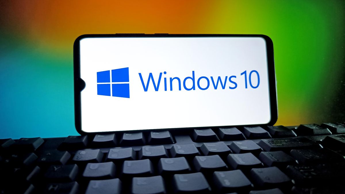 SUQIAN, CHINA - OCTOBER 13, 2025 - An illustration photo shows Windows 10 logo in a smartphone in Suqian, Jiangsu Province, China on October 13, 2025. (Photo credit should read CFOTO/Future Publishing via Getty Images)