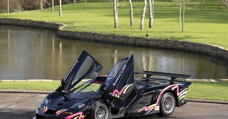 McLaren F1 GTR Longtail z homologacją drogową trafił na sprzedaż. Nie ma drugiego takiego