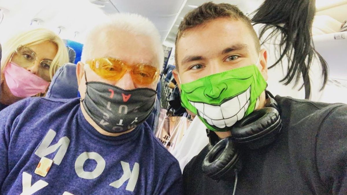 Dagmara Kaźmierska pozuje z Lechem Wałęsą