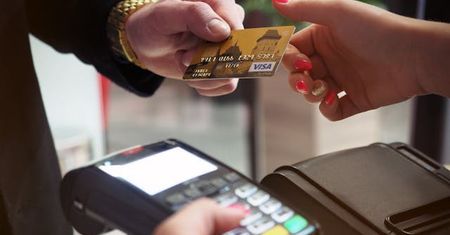 71-latka odpowie za kradzież karty bankomatowej i włamanie na konto