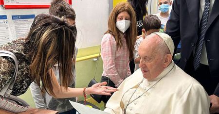 Watykan podał datę. Franciszek opuszcza szpital