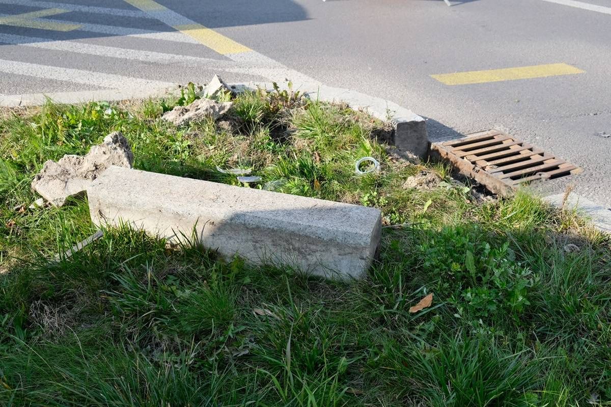 Zderzenie hyundaia z audi na rondzie Lubelskiego Lipca '80 przy Gali