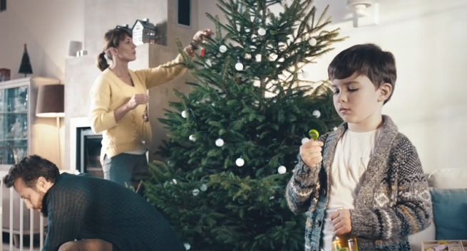 „Daj coś od siebie” w bożonarodzeniowym spocie Tymbarku (wideo)