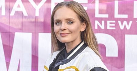 Olga Kalicka odsłania nagi ciążowy brzuch na chwilę przed porodem