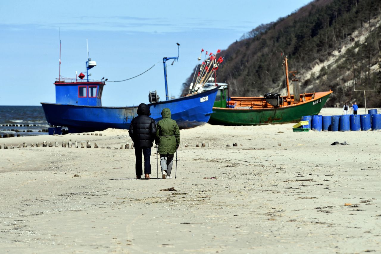 Odmrażanie gospodarki. Rząd zapowiada otwarcie hoteli i pensjonatów. "Majówka jest stracona"