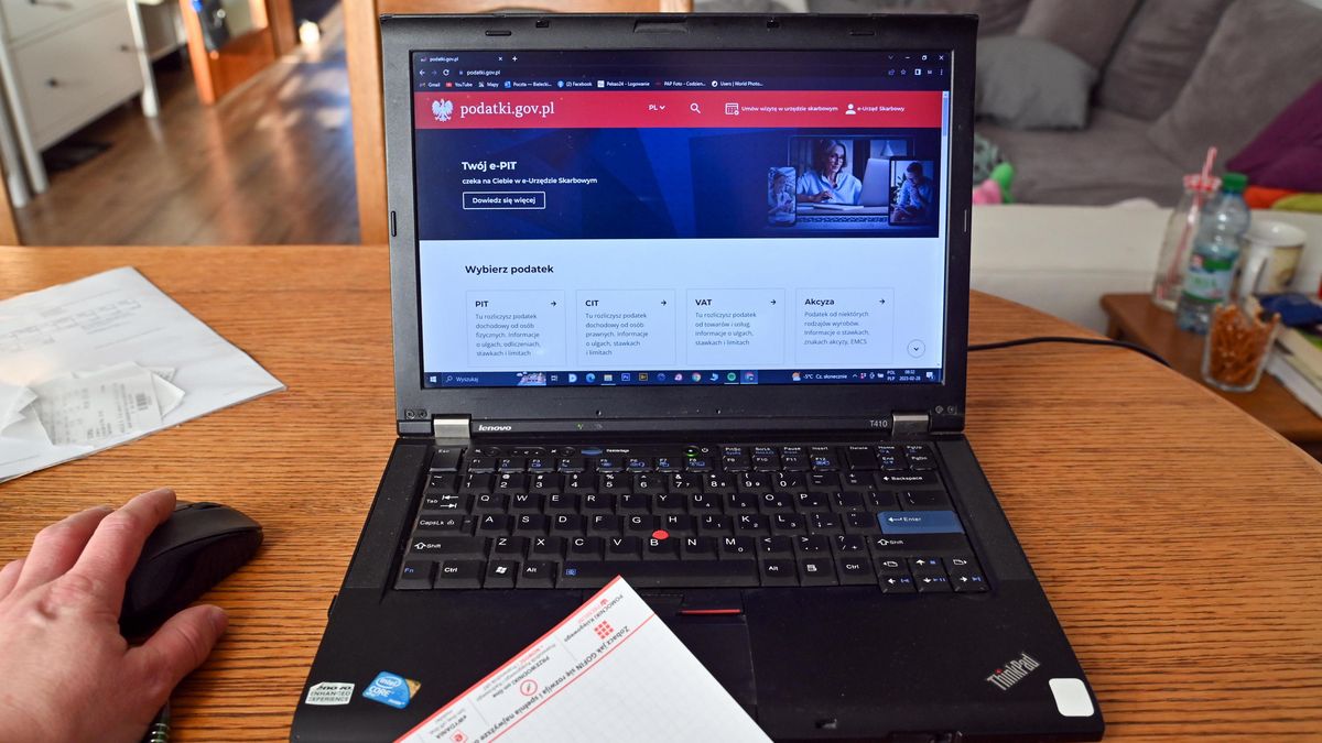 strona podatki.gov.pl
Szczecin, 28.02.2023. Portal podatki.gov.pl, 28 bm. Jak podaje Ministerstwo Finans�w dzisiejsza przerwa w dzia�aniu portalu, kt�ry s�u�y do rozliczenia podatk�w, nie wynika�a z ataku hakerskiego, a b��du technicznego. (mb/doro) PAP/Marcin Bielecki
Marcin Bielecki
atak hakerski, b��d techniczny, e-PIT, ilustracja, ilustracje, internetowy, laptop, PIT, podatki, portal, portal us�ugowy, przez internet, rozliczenie podatkowe, skarbowy, strona, urz�d, zablokowany, zeznanie podatkowe