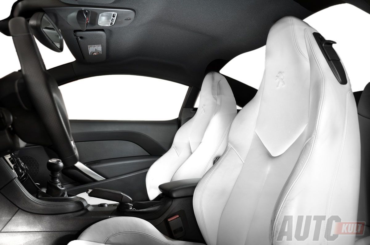 Peugeot RCZ 1,6 THP 200 KM test wnętrze