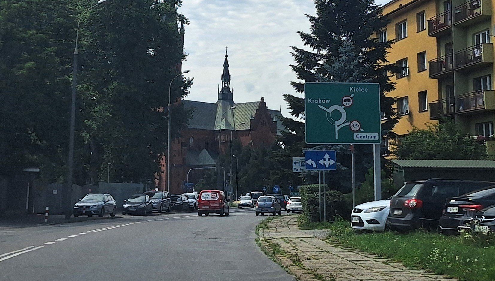 Dotychczasowe rondo tymczasowe na skrzyżowaniu Krakowskiej z Sikorskiego i Narutowicza ma zostać zastąpione stałym, turbinowym z dodatkowym buspasem oraz przejściem podziemnym