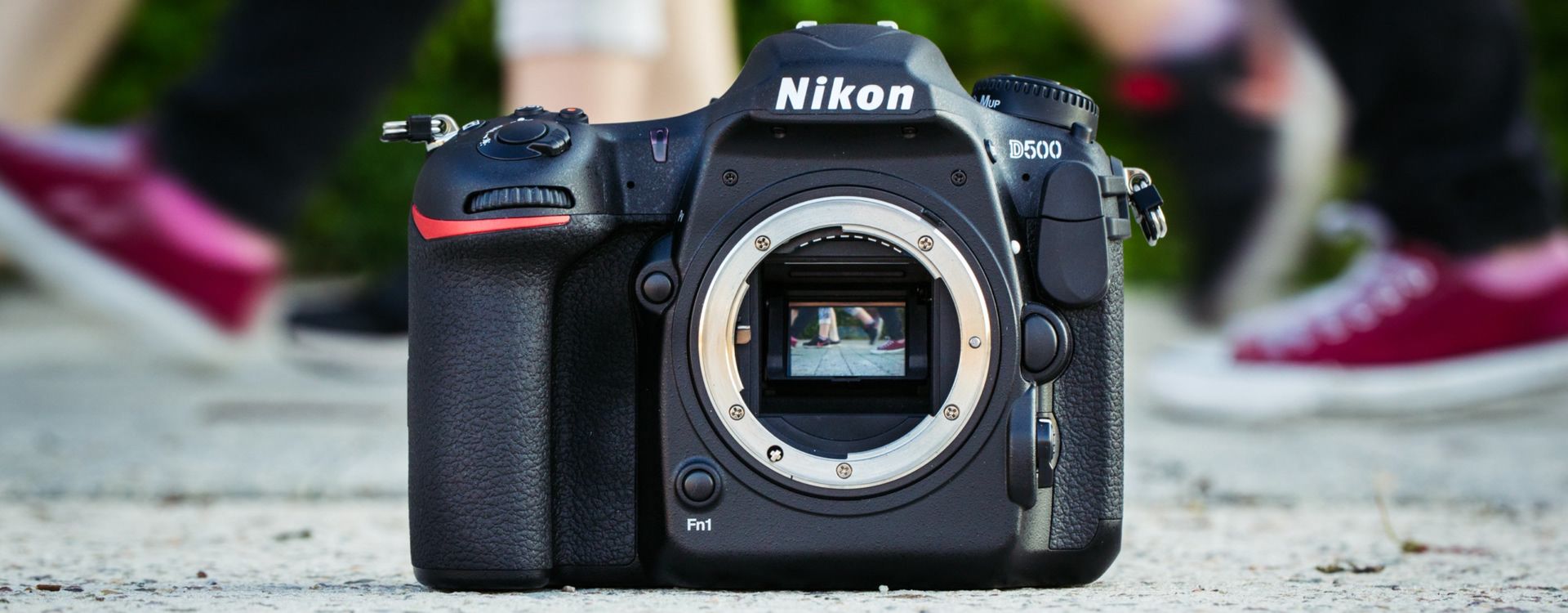 Nikon D7500 kontra Nikon D500. Podpowiadamy, który wybrać 7