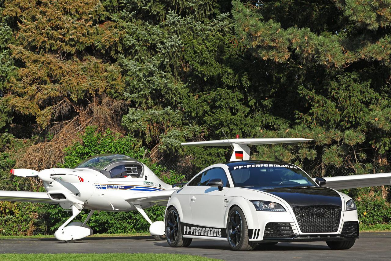 Audi TT RS Black & White Edition