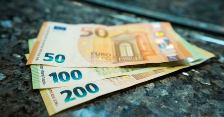 Kursy walut NBP 22.09.2021 Środowy kurs funta, euro, dolara i franka szwajcarskiego