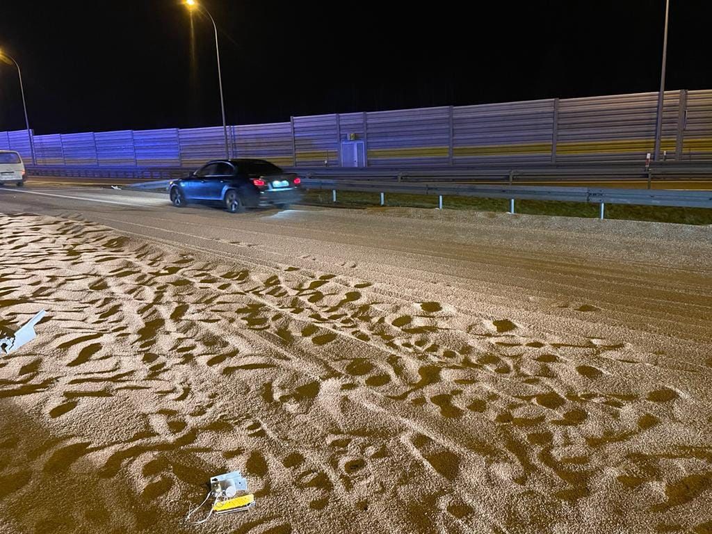 Zboże wysypało się na A1