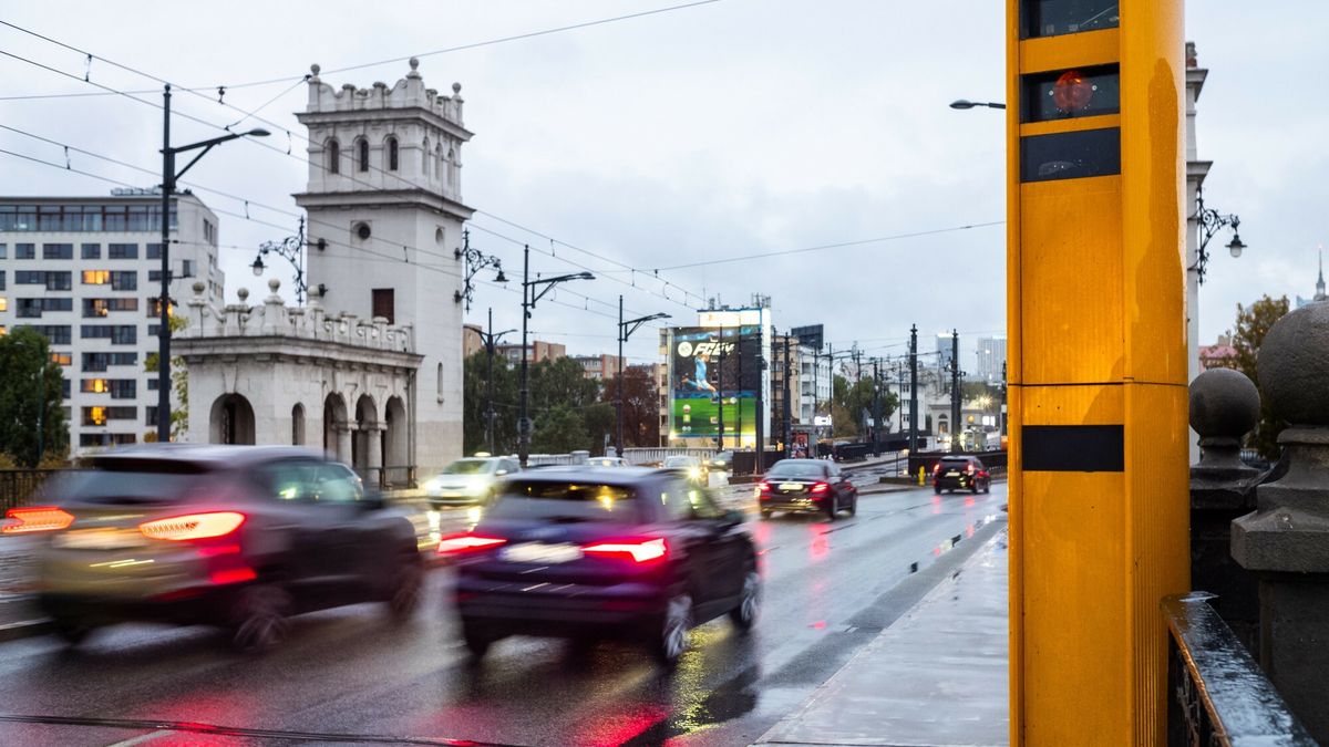 Warszawa chce, by fotoradary na moście Poniatowskiego zostały