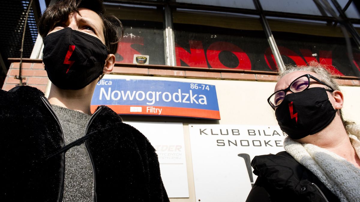 Koronawirus w Polsce. Premier Mateusz Morawiecki podczas konferencji prasowej.