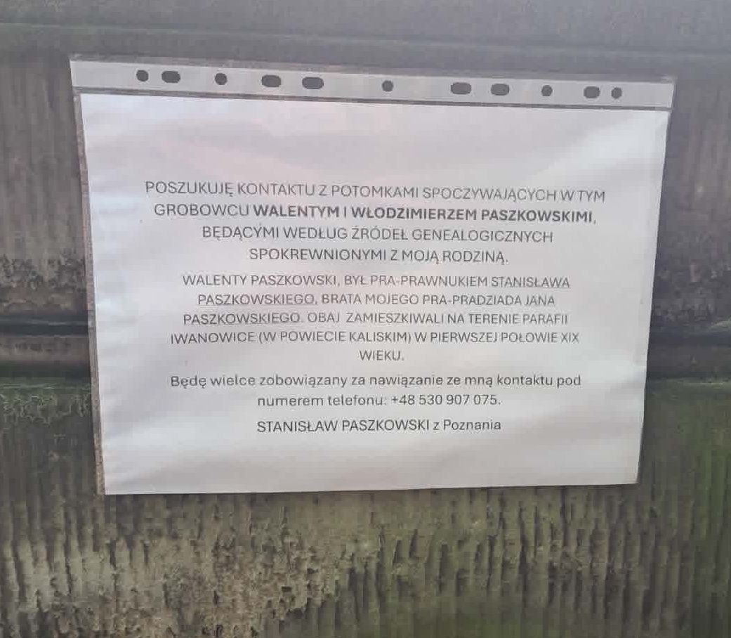 Karteczka na grobie na Starych Powązkach.