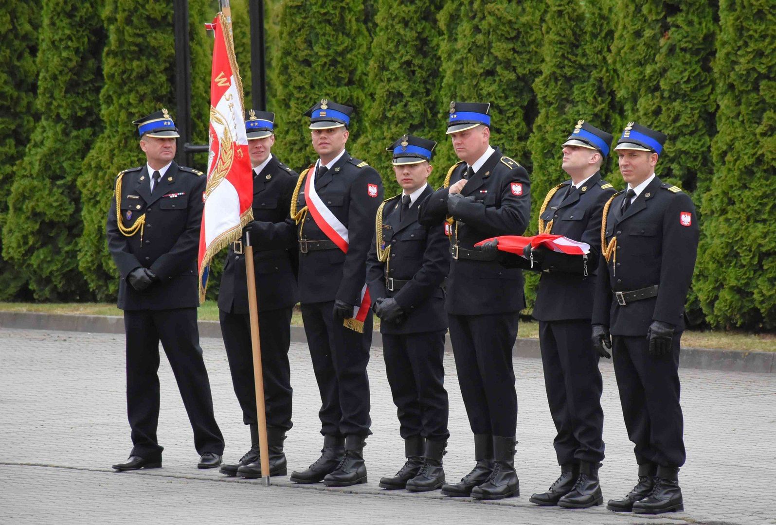 22. 05. 2025. Dzień Strażaka w Komendzie Powiatowej Państwowej Straży Pożarnej w Inowrocławiu. Wyróżniający się strażacy otrzymali akty nominowania na wyższe stopnie służbowe. Wyróżniono ich odznaczeniami i nagrodami. Przedstawicielom władz samorządowych z terenu powiatu inowrocławskiego oraz jednostkom OSP wręczono medale oraz dyplomy z okazji 30-lecia Krajowego Systemu Ratowniczo-Gaśniczego
Fot. Dominik Fijałkowski/Polska Press
