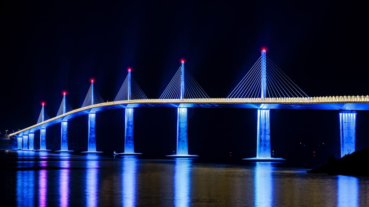 A view of Peljesac' Bridge at Komarna village, during the opening ceremony, Croatia, 26 July 2022. Croatian authorities are opening the bridge with all day celebration and it will open for traffic in the evening with a ceremony. Croatia started two and half years ago to construct a new bridge together with a Chinese company to achieve the territorial continuity of Croatia by connecting the southern exclave compromising the bulk of Dubrovnik -Neretva County with the remainder of the Croatian mainland. The 2404 meters-long bridge will span the Peljesac peninsula channel with Komarna village and when done travelers will not need to use the Bosnian territory to cross from one part of Croatia to another. The bridge official name 'Peljesac bridge' will open for traffic on 26 July 2022. The bridge cost some 275.000.000 euros for which Croatia used EU funds. EPA/STRINGER Dostawca: PAP/EPA.
