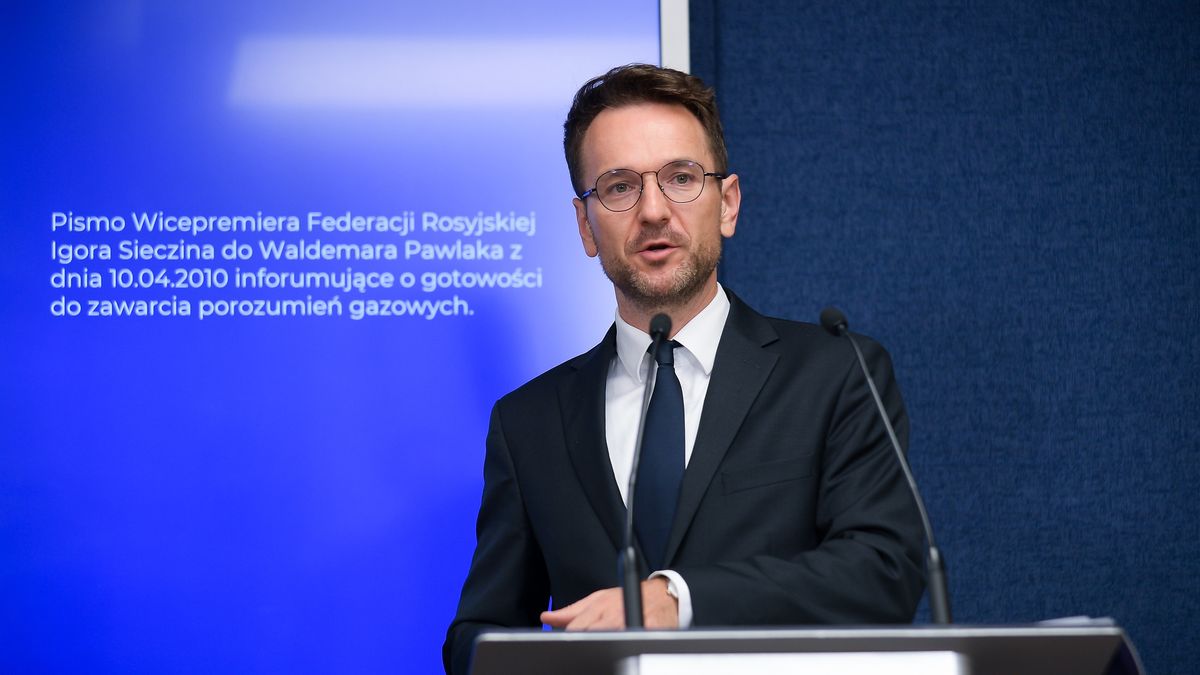 Warszawa, 20.09.2022. Minister rozwoju i technologii Waldemar Buda na briefingu prasowym w Centrum Medialnym Sejmu w Warszawie, 20 bm. (aldg) PAP/Marcin Obara***Zdjęcie do depeszy PAP pt. Politycy PiS: pismo wicepremiera Rosji z 10 kwietnia 2010 roku pokazuje nowe otwarcie w relacjach***