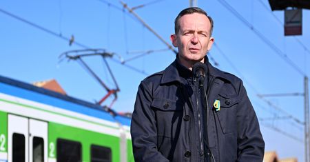 Sztafeta pociągów przewiezie uchodźców z Polski do innych krajów