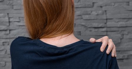 Nie ignoruj takiego bólu. Może być objawem raka wątroby