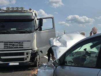 Koszalin: 24-latka się zamyśliła i wjechała pod prąd na ekspresówkę. Miała bliskie spotkanie z tirem